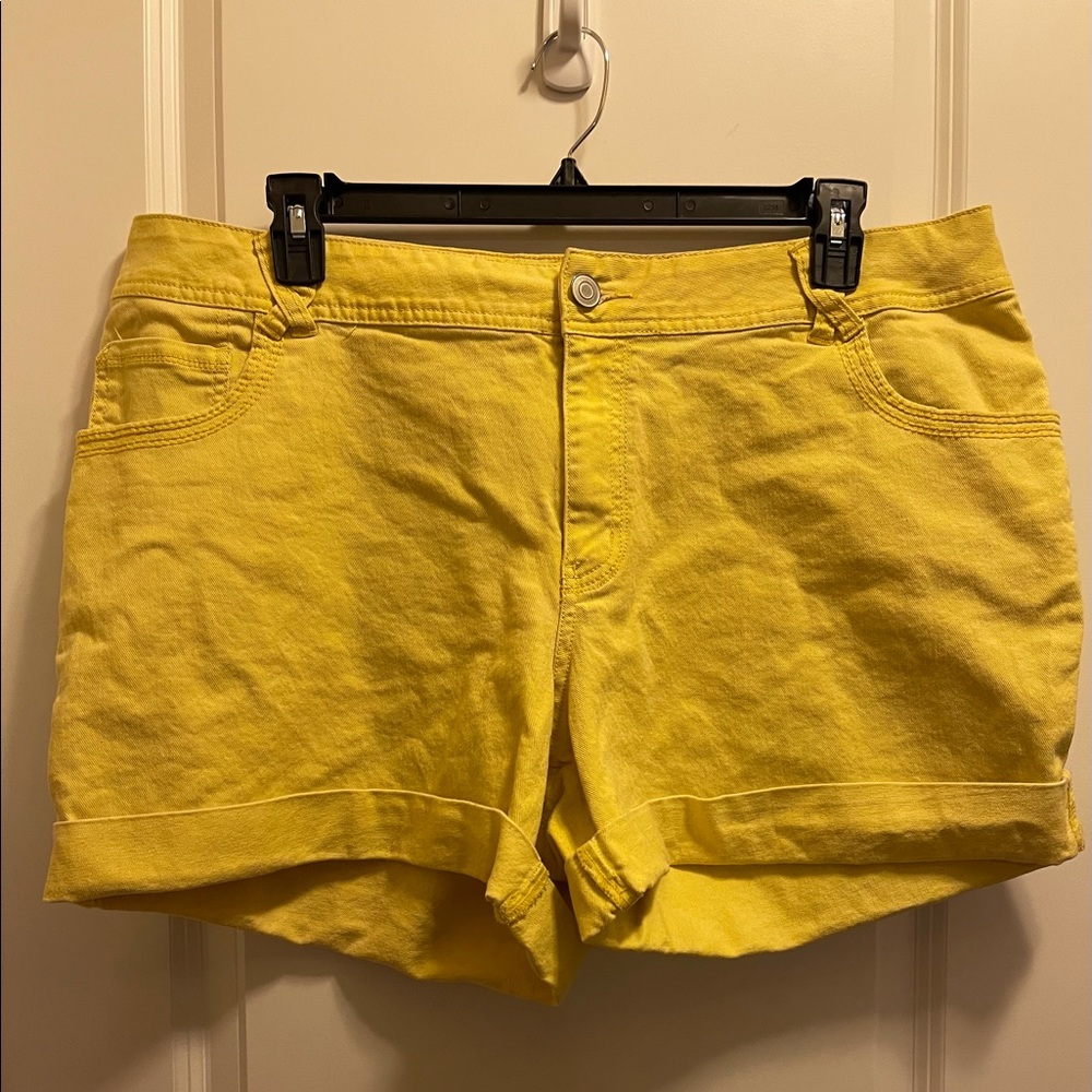 Lane Bryant Sz 22 Yellow Cutoffs w/ 6.5" Inseam